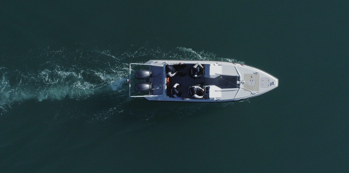 Front view of ARES 24 HARPOON fast attack boat